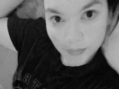 AriaLeenn - female with black hair webcam at xLoveCam