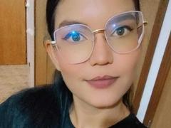 AriaLeenn - female with black hair webcam at xLoveCam