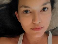 AriaLeenn - female with black hair webcam at xLoveCam