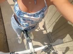 ArianaBellee - female with brown hair webcam at xLoveCam