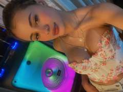 ArianaBellee from xLoveCam