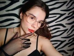 AriellaLove-hot - female with brown hair webcam at xLoveCam