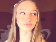 ArielleFiorello - blond female webcam at xLoveCam