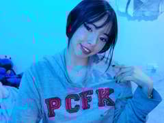 Arieyaara - female with black hair webcam at xLoveCam