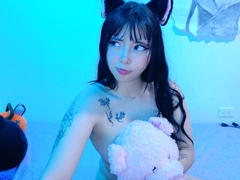 Arieyaara - female with black hair webcam at xLoveCam
