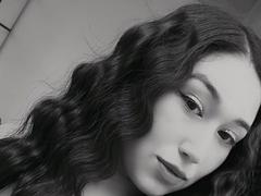 AriianaGrey - female with brown hair webcam at xLoveCam