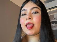 AriianaMills - female with black hair webcam at xLoveCam