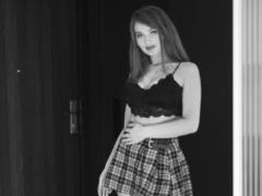 ArinaLips - female with brown hair and  small tits webcam at xLoveCam