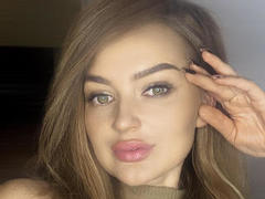 ArinaLips - female with brown hair and  small tits webcam at xLoveCam