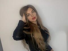 ArinaLips - female with brown hair and  small tits webcam at xLoveCam