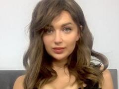 ArinaLips - female with brown hair and  small tits webcam at xLoveCam