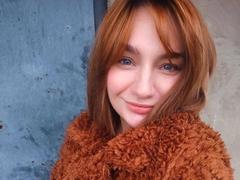 ArinaWinss - female with brown hair webcam at xLoveCam