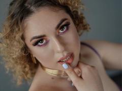 ArishkaLulu - blond female with  big tits webcam at LiveJasmin