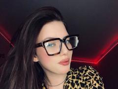 ArleanBlatti - female with brown hair webcam at xLoveCam
