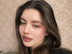 ArleanBlatti - female with brown hair webcam at xLoveCam
