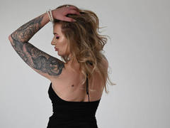 ArolinaNight - blond female webcam at xLoveCam