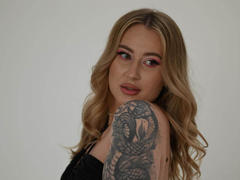 ArolinaNight - blond female webcam at xLoveCam