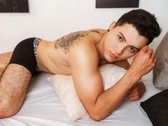 AronWolff - male webcam at xLoveCam
