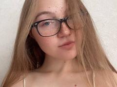 ArrinaWair - blond female webcam at xLoveCam