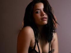 AryButty - female with black hair webcam at xLoveCam