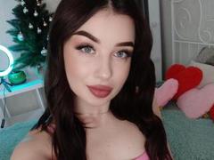 AlisiyaGrey - female with brown hair webcam at LiveJasmin