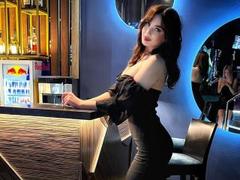 AlisiyaGrey - female with brown hair webcam at LiveJasmin