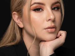 AshleyRossie - blond female with  big tits webcam at xLoveCam