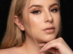 AshleyRossie - blond female with  big tits webcam at xLoveCam
