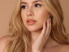 AshleyRossie - blond female with  big tits webcam at xLoveCam