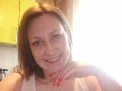 AshleyXHoney - blond female with  small tits webcam at xLoveCam