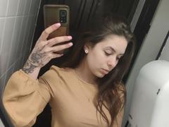 AsterCrystal - female with brown hair webcam at LiveJasmin