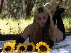 AtheneaRozzi - female with  big tits webcam at xLoveCam