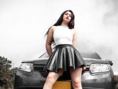 MiaHardt - female with brown hair webcam at LiveJasmin