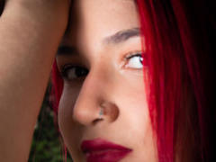 MiaHardt - female with brown hair webcam at LiveJasmin