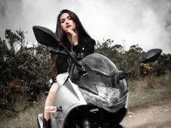 MiaHardt - female with brown hair webcam at LiveJasmin