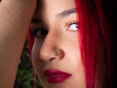 MiaHardt - female with brown hair webcam at LiveJasmin