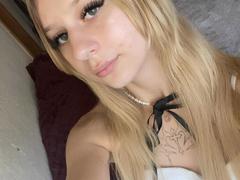 AugustinaPeret from xLoveCam