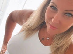 AurelieNoir-hot - blond female webcam at xLoveCam