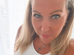 AurelieNoir-hot - blond female webcam at xLoveCam