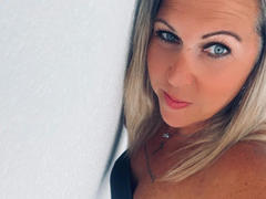 AurelieNoir-hot - blond female webcam at xLoveCam