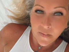 AurelieNoir-hot - blond female webcam at xLoveCam