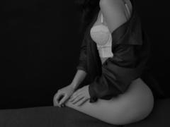 AurikaBriz - female with  small tits webcam at xLoveCam