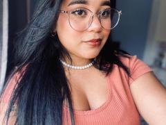 AuroraDiMarco - female with black hair webcam at xLoveCam