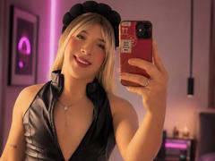 AustinCole - shemale with brown hair and  big tits webcam at xLoveCam