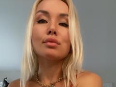 NancyLaVida - blond female webcam at xLoveCam