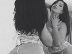 CarynneTaylor - female with black hair and  big tits webcam at LiveJasmin
