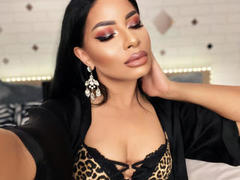 CarynneTaylor - female with black hair and  big tits webcam at LiveJasmin
