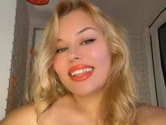 Liliyya - female webcam at xLoveCam