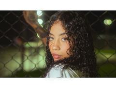 AvaRouge - female with brown hair webcam at xLoveCam
