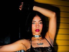 AvaRouge - female with brown hair webcam at xLoveCam